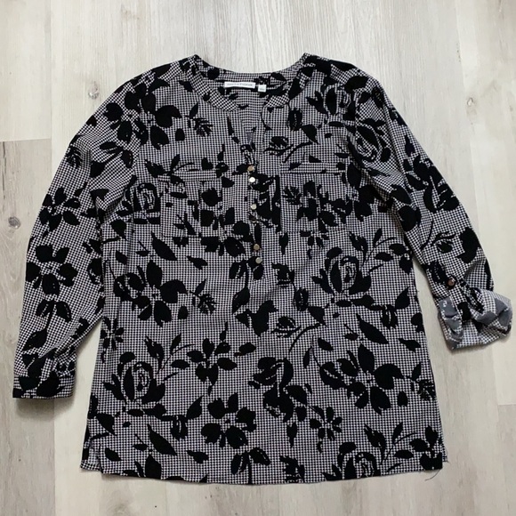 Black and White Pattern Top - Picture 9 of 13